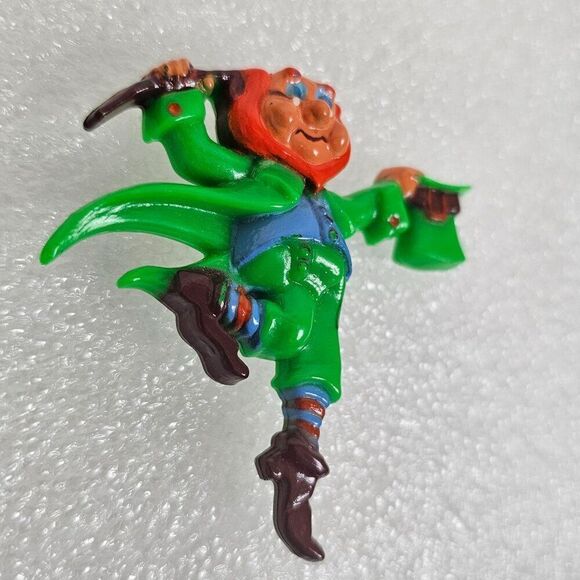 RARE Hallmark PIN St Patrick Vintage LEPRECHAUN w Shillelagh 1973 Irish Brooch - Picture 3 of 10